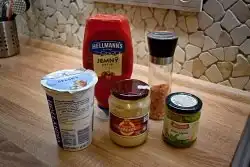 Chleba ve vajíčku se sýrem a salátem 6 Chleba ve vajíčku se sýrem a salátem - 1. krok