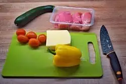 Recept zapečená kuřecí prsa se zeleninou a sýrem
