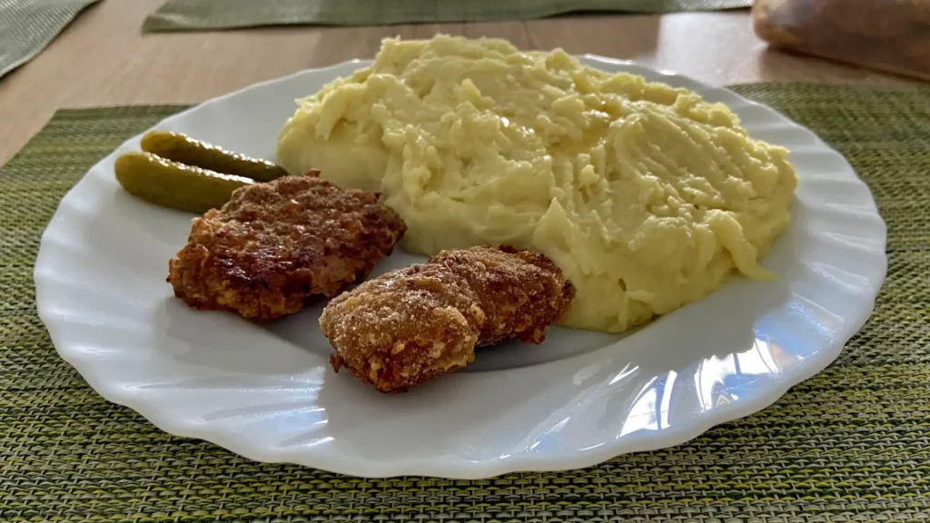 Mleté kuřecí karbanátky se sýrem